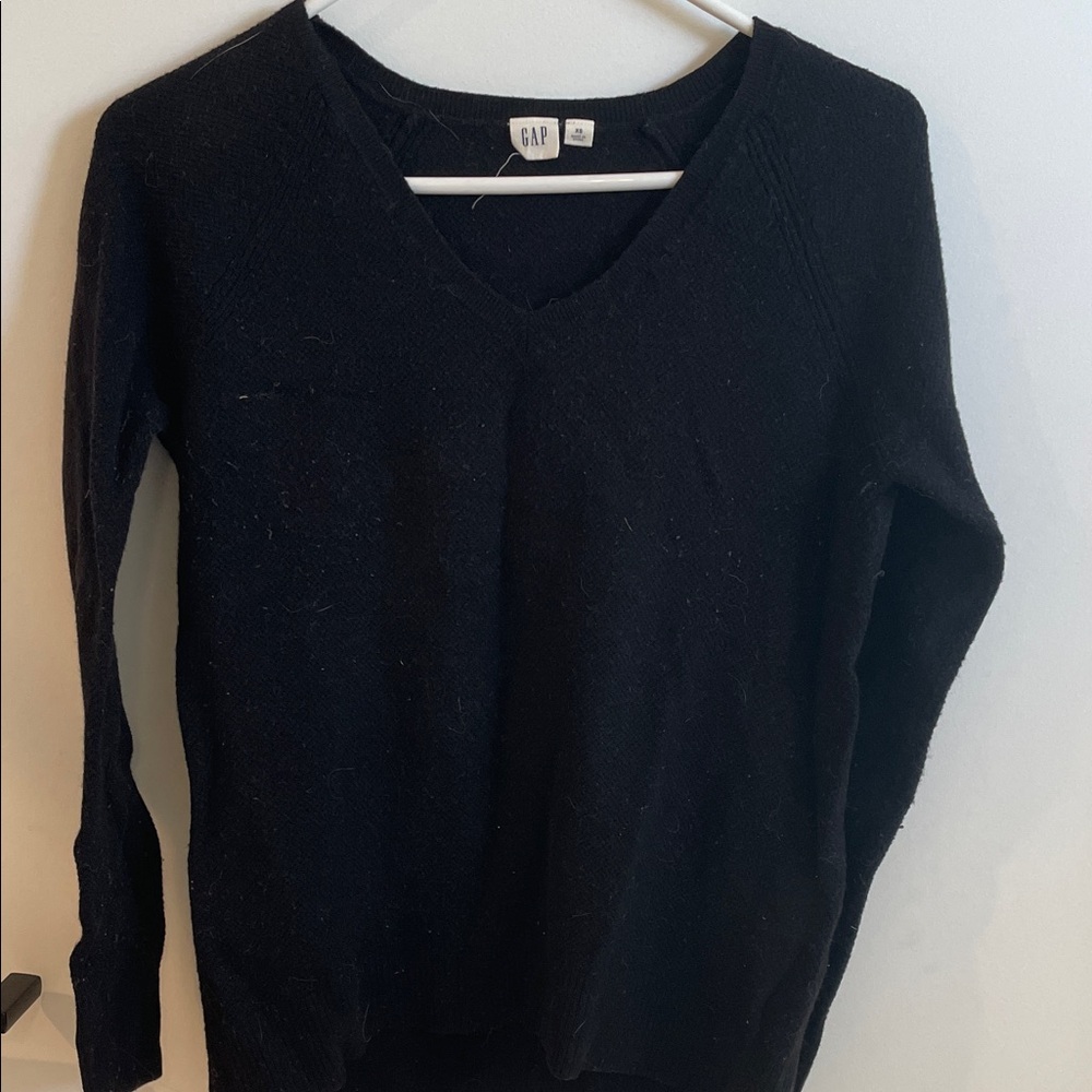 GAP Women's Classic Black V-Neck Sweater